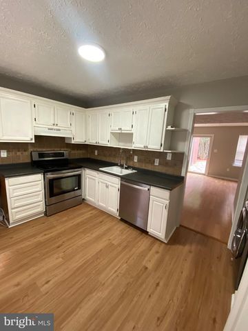 8626 ANNA CT, Manassas Park, VA 20111