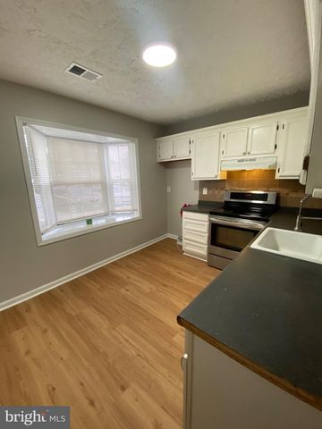 8626 ANNA CT, Manassas Park, VA 20111