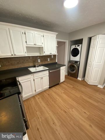 8626 ANNA CT, Manassas Park, VA 20111