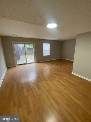 8626 ANNA CT, Manassas Park, VA 20111