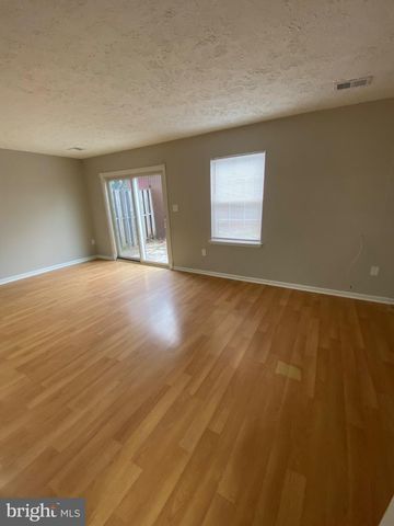 8626 ANNA CT, Manassas Park, VA 20111