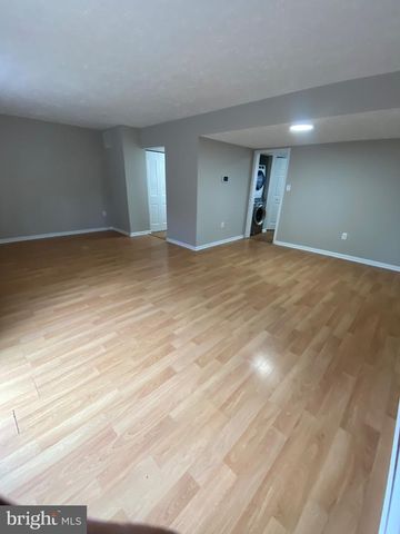 8626 ANNA CT, Manassas Park, VA 20111