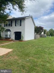 8626 ANNA CT, Manassas Park, VA 20111