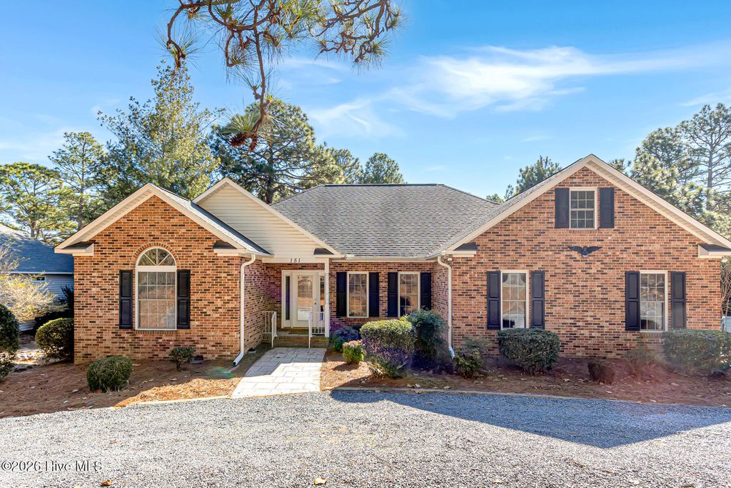 151 Longleaf Drive, West End, NC 27376