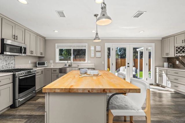 8347 Carlton Oaks Dr., Santee, CA 92071