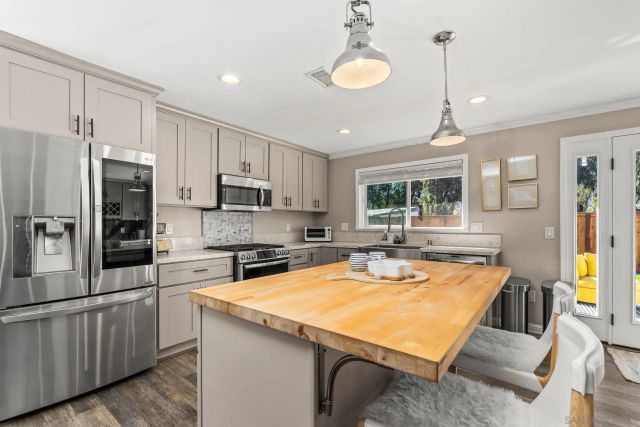 8347 Carlton Oaks Dr., Santee, CA 92071