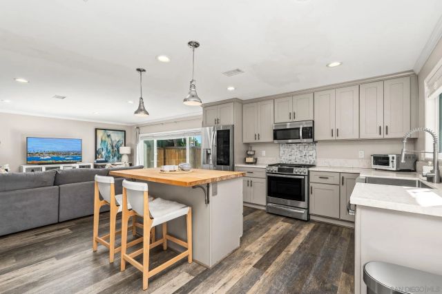 8347 Carlton Oaks Dr., Santee, CA 92071