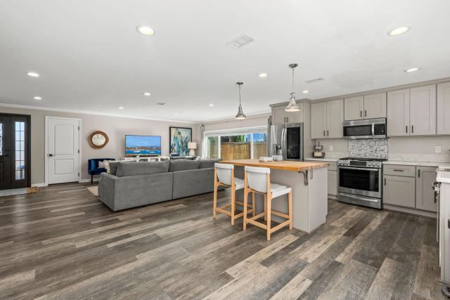 8347 Carlton Oaks Dr., Santee, CA 92071