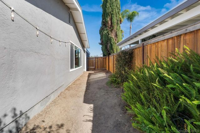 8347 Carlton Oaks Dr., Santee, CA 92071