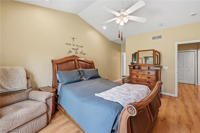 506 Milton Commons Boulevard, Lake Milton, OH 44429