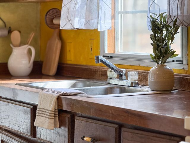 127 KAOLIN SPRING LN, Greenville, VA 24440