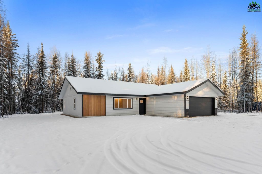 1511 SECLUDED DRIVE, North Pole, AK 99705