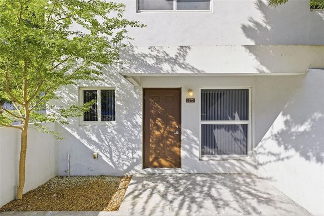 1977 NW 5th Pl 408, Miami, FL 33136