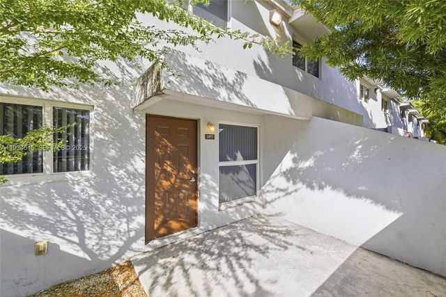 1977 NW 5th Pl 408, Miami, FL 33136