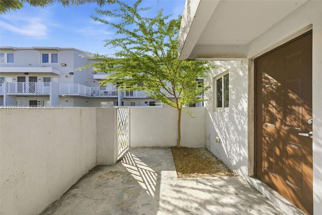 1977 NW 5th Pl 408, Miami, FL 33136