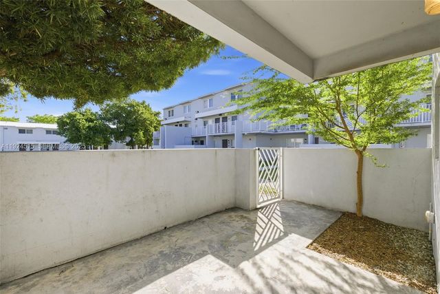 1977 NW 5th Pl 408, Miami, FL 33136