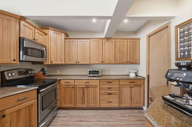 18224 23rd Avenue N, Plymouth, MN 55447