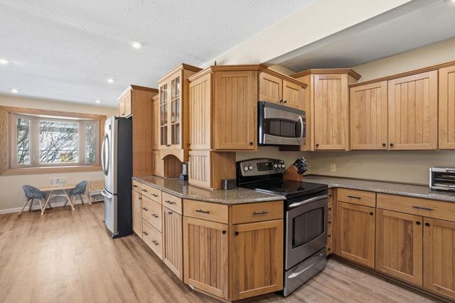 18224 23rd Avenue N, Plymouth, MN 55447