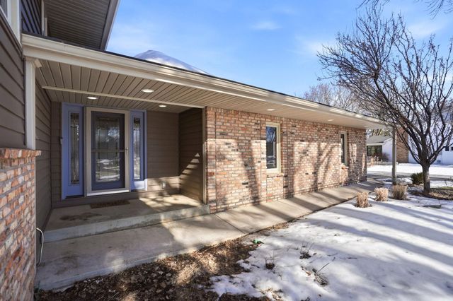 18224 23rd Avenue N, Plymouth, MN 55447