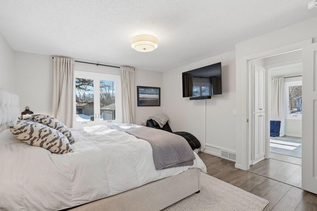 18224 23rd Avenue N, Plymouth, MN 55447