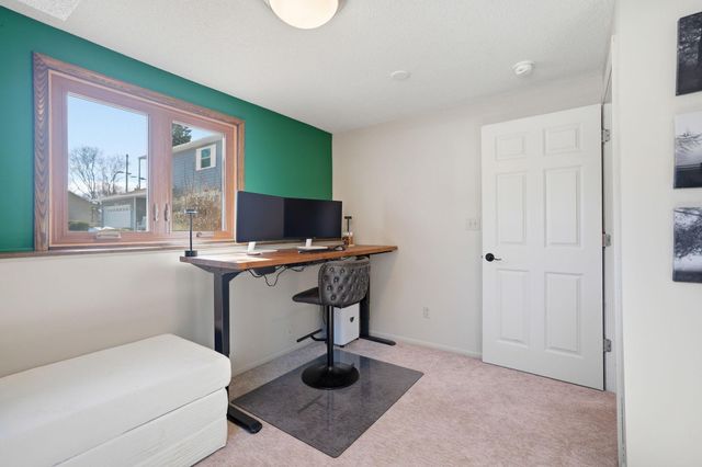 18224 23rd Avenue N, Plymouth, MN 55447