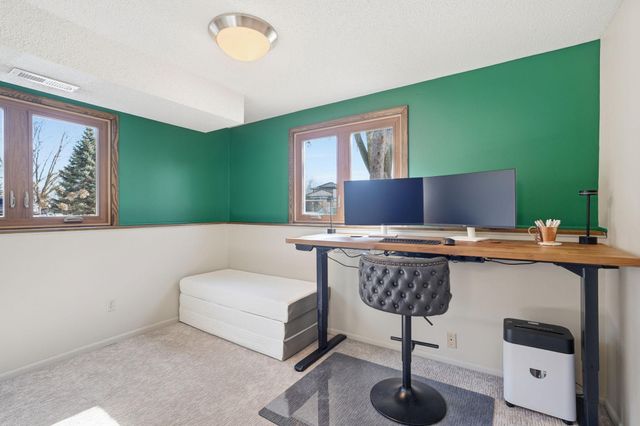 18224 23rd Avenue N, Plymouth, MN 55447