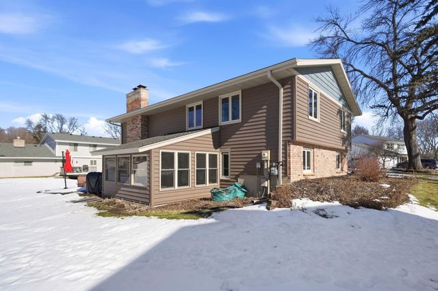 18224 23rd Avenue N, Plymouth, MN 55447