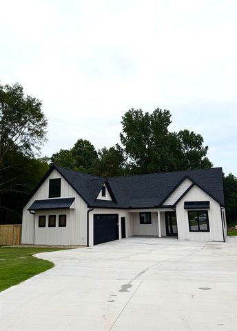 141 Babb Rd, Campobello, SC 29322