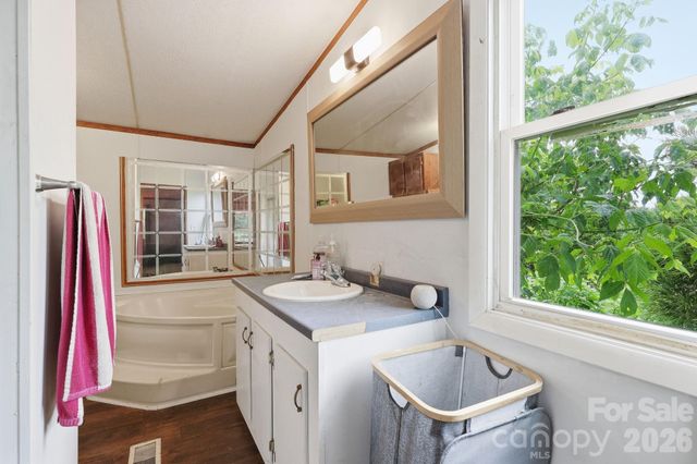 131 Vinewood Circle, Asheville, NC 28806
