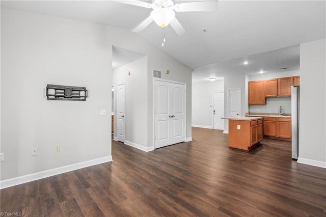 923 Windcastle Lane 305, Winston-salem, NC 27105