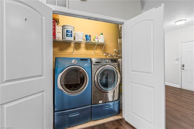923 Windcastle Lane 305, Winston-salem, NC 27105