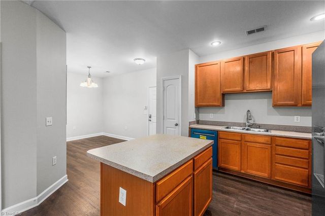 923 Windcastle Lane 305, Winston-salem, NC 27105