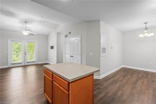 923 Windcastle Lane 305, Winston-salem, NC 27105