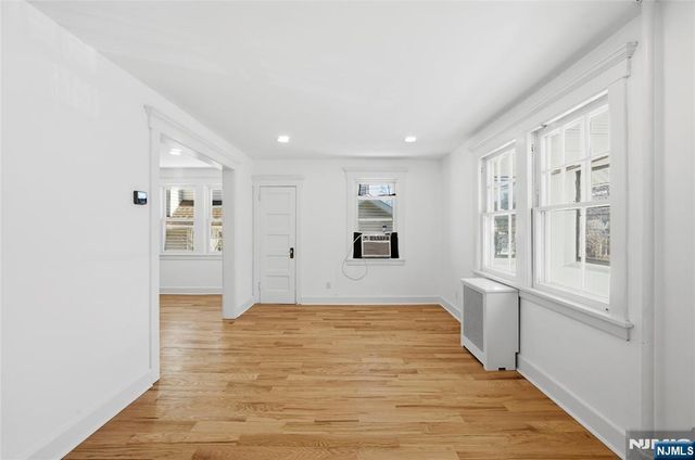 155 W Clinton Avenue, Bergenfield, NJ 07621