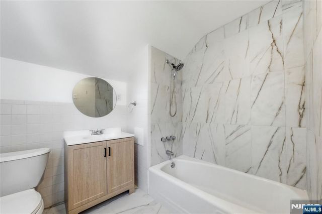 155 W Clinton Avenue, Bergenfield, NJ 07621