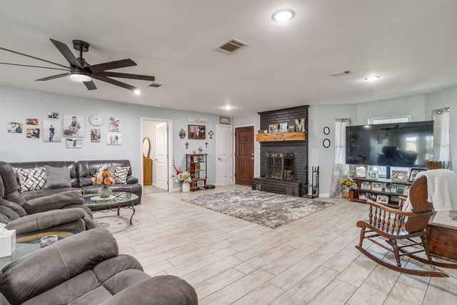 207 Trails End, Poolville, TX 76487