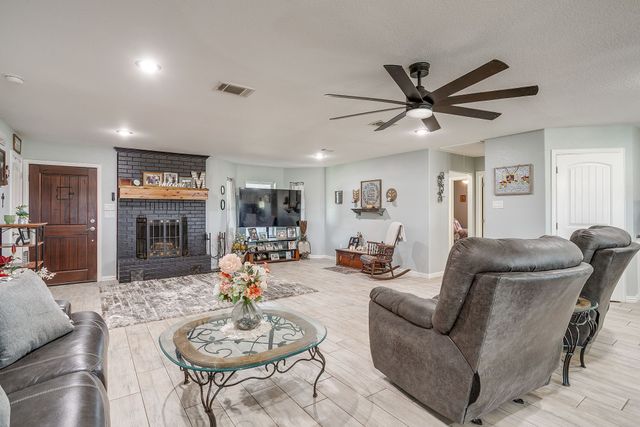 207 Trails End, Poolville, TX 76487