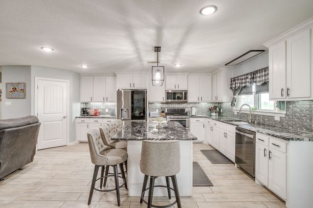 207 Trails End, Poolville, TX 76487