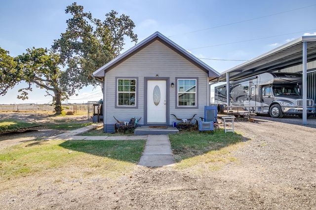 207 Trails End, Poolville, TX 76487