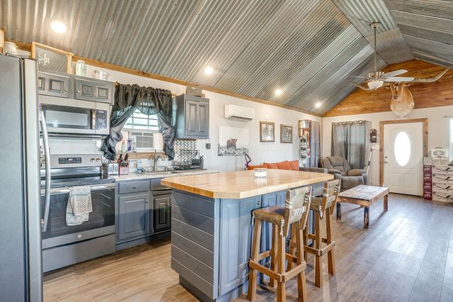 207 Trails End, Poolville, TX 76487