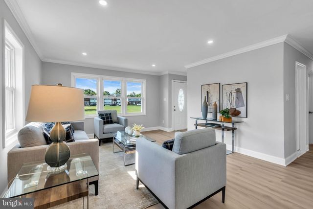 33 W 2ND ST, Burlington, NJ 08016