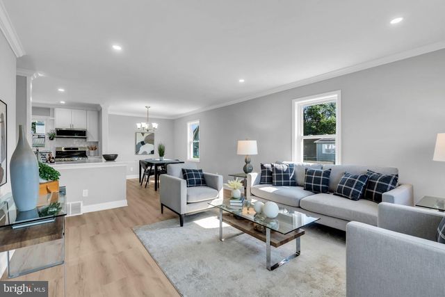 33 W 2ND ST, Burlington, NJ 08016