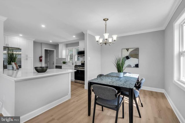 33 W 2ND ST, Burlington, NJ 08016