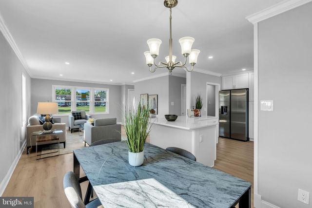 33 W 2ND ST, Burlington, NJ 08016