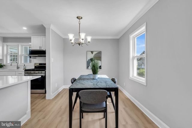 33 W 2ND ST, Burlington, NJ 08016