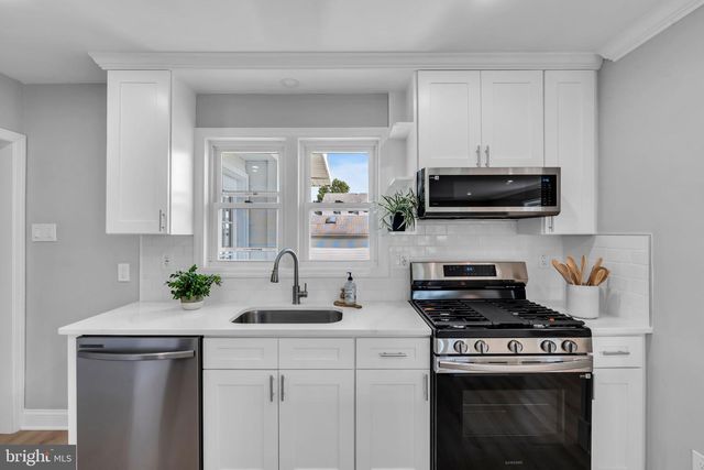 33 W 2ND ST, Burlington, NJ 08016