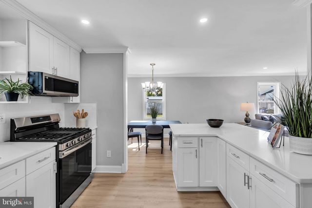 33 W 2ND ST, Burlington, NJ 08016