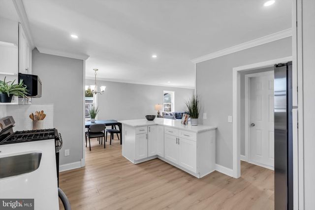 33 W 2ND ST, Burlington, NJ 08016