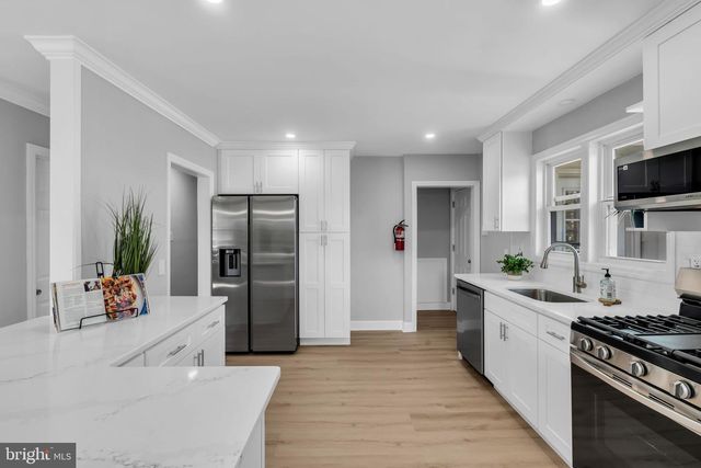 33 W 2ND ST, Burlington, NJ 08016