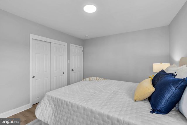 33 W 2ND ST, Burlington, NJ 08016
